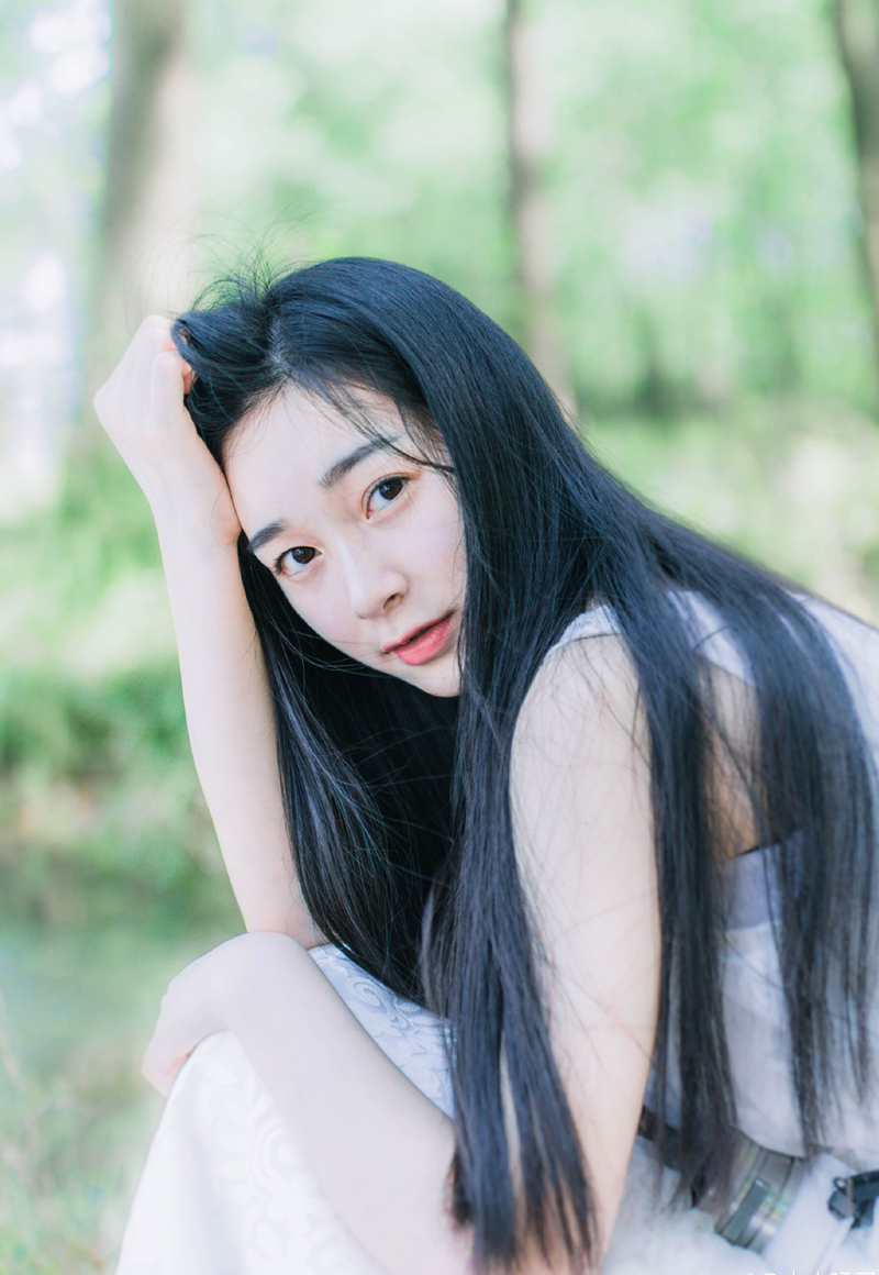 连续不断的刺击，陈到周围本已经淡去的江水瞬间红了一片，握着枪杆呃手却死死地攥着，感受着浑身残存的力气如同潮水般流失，陈到突然怒喝一声，在那名江东将士惊骇的目光里，生生的将枪杆折成两端，瞪圆的双目中，瞳孔渐渐失去了焦距……